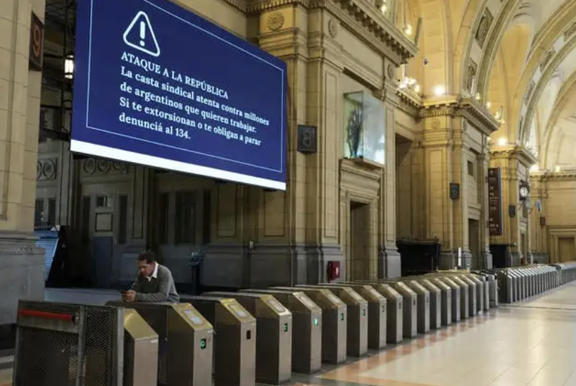 COMIENZA TERCERA HUELGA GENERAL EN ARGENTINA CONTRA POLÍTICAS DE MILEI